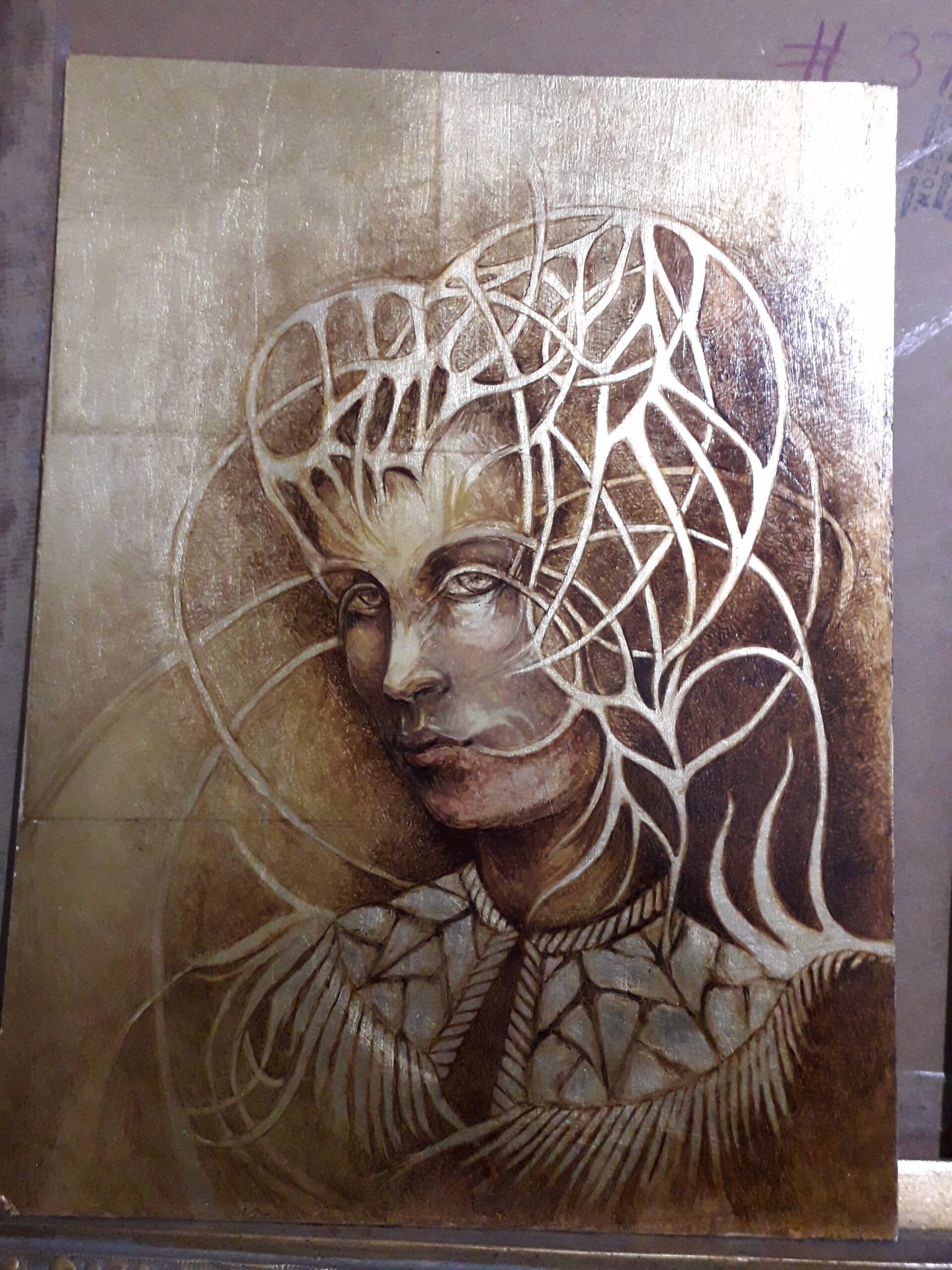 Título: “Rostro en Dorado”
Técnica: óleo sobre tela, sobre tabla
Medidas: 40 x 30 cm 
Autora: Itzeel Reyes